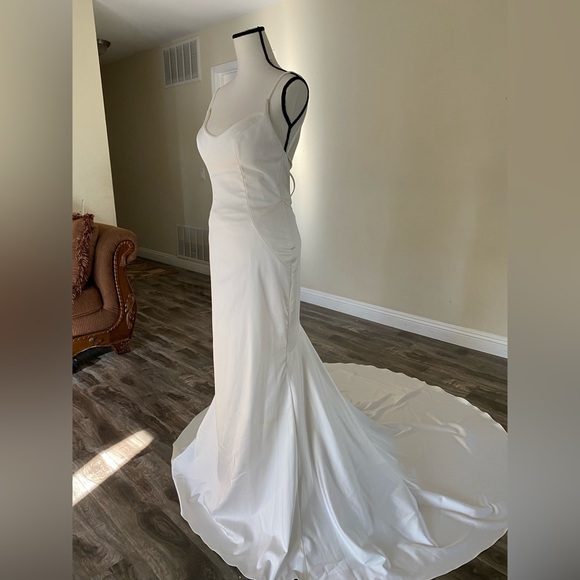 Rebecca Ingram Dresses & Skirts - Sleek minimalistic Size 4 spaghetti strap Rebecca Ingram bridal dress